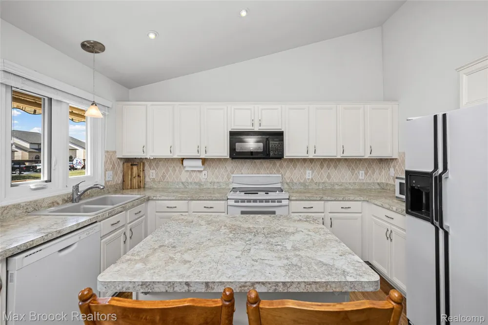 35263 Kings Forest Boulevard Clinton Charter Township, MI 48035