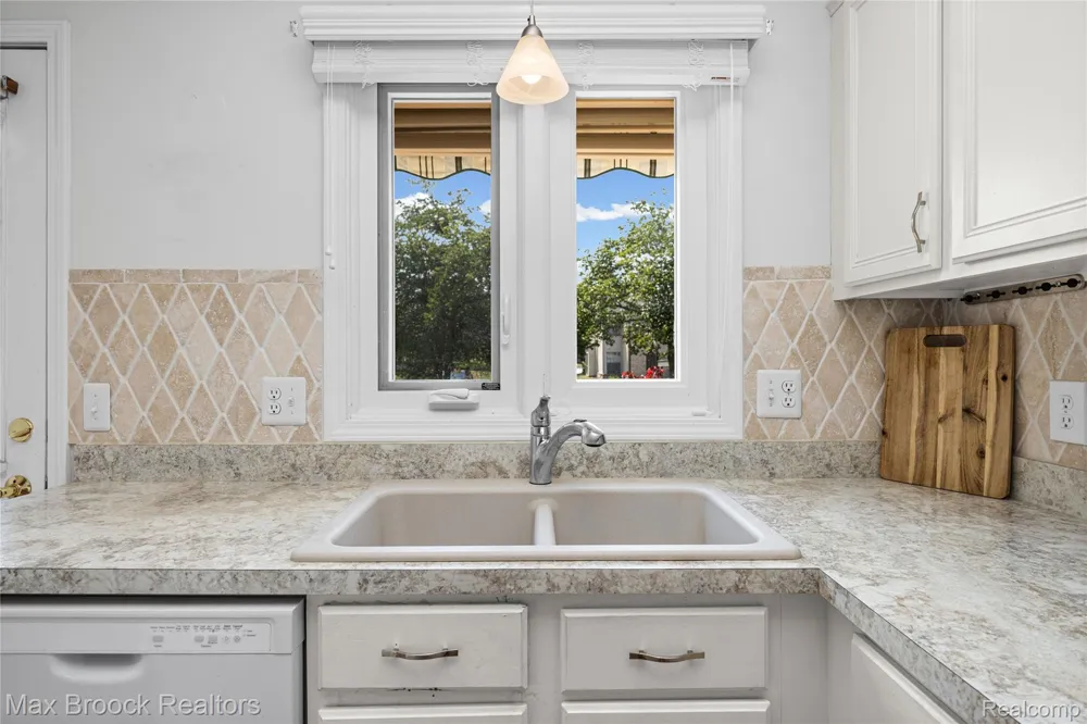35263 Kings Forest Boulevard Clinton Charter Township, MI 48035