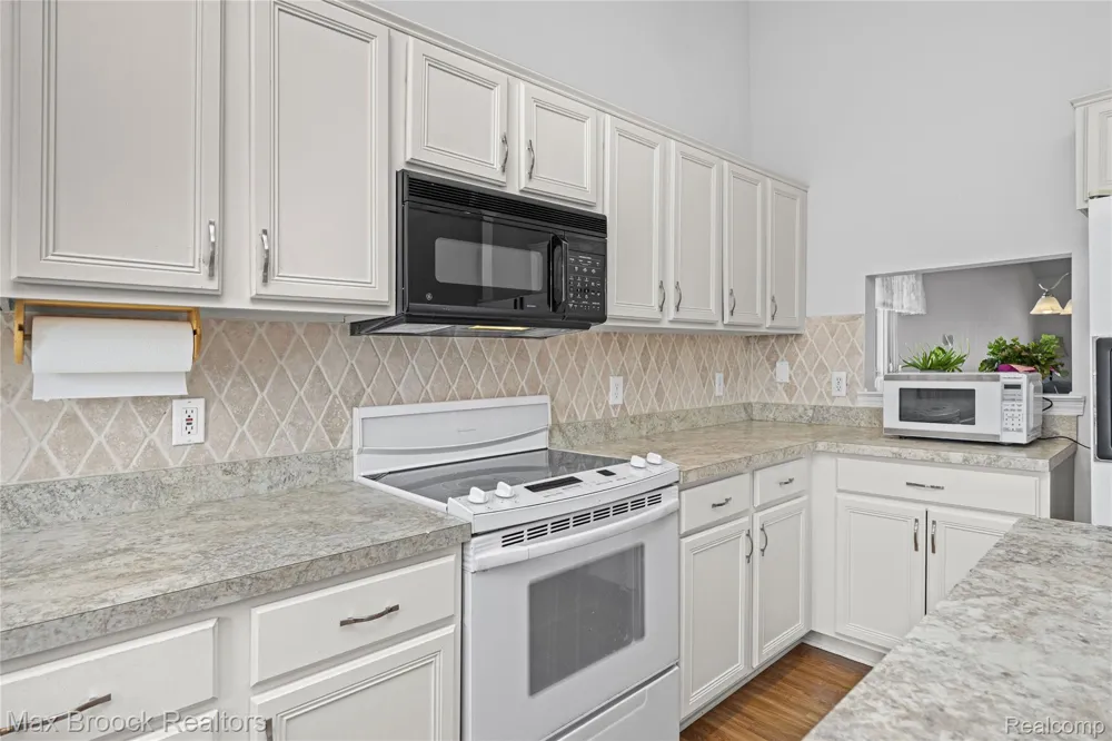 35263 Kings Forest Boulevard Clinton Charter Township, MI 48035