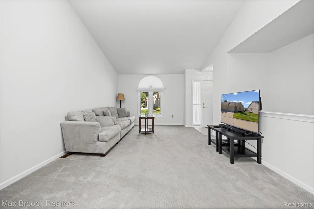 35263 Kings Forest Boulevard Clinton Charter Township, MI 48035