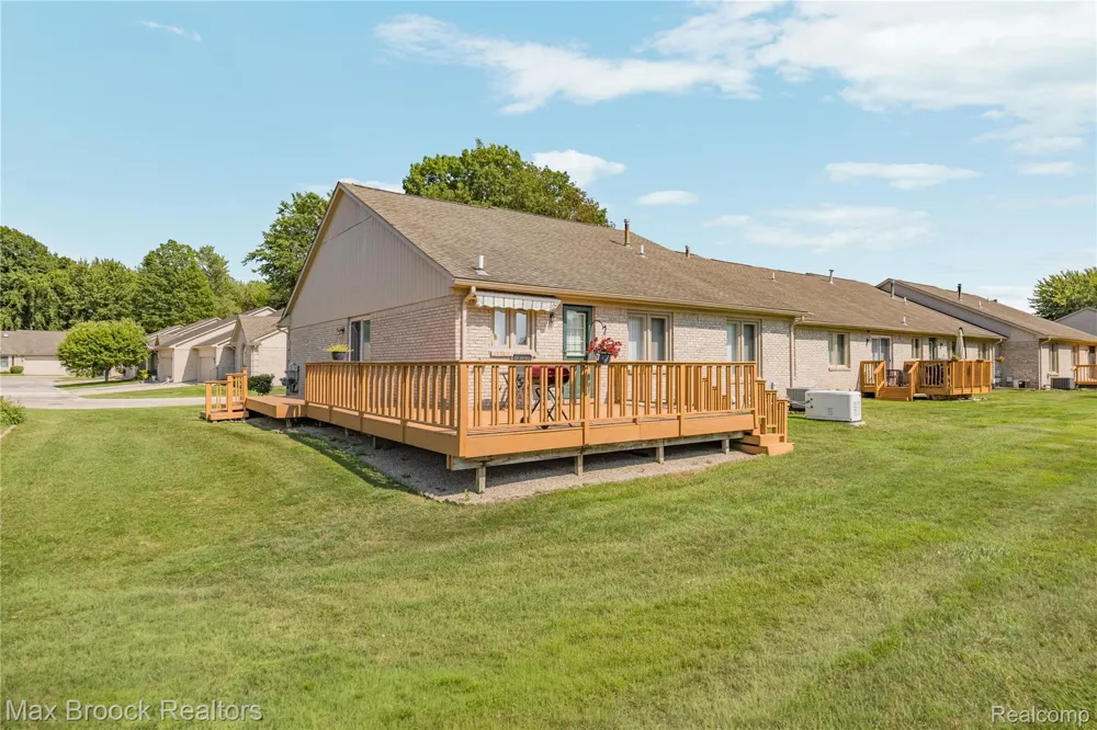 35263 Kings Forest Boulevard Clinton Charter Township, MI 48035