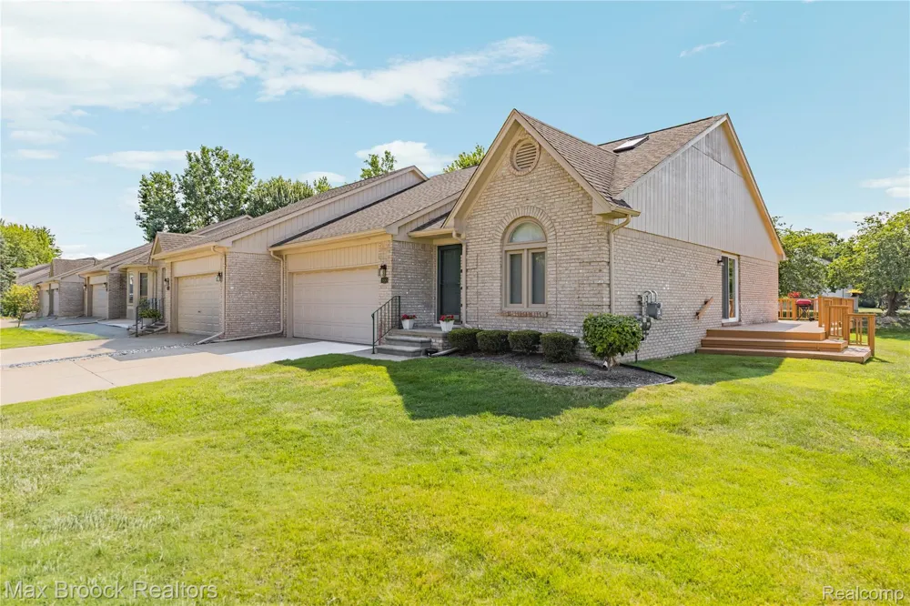 35263 Kings Forest Boulevard Clinton Charter Township, MI 48035