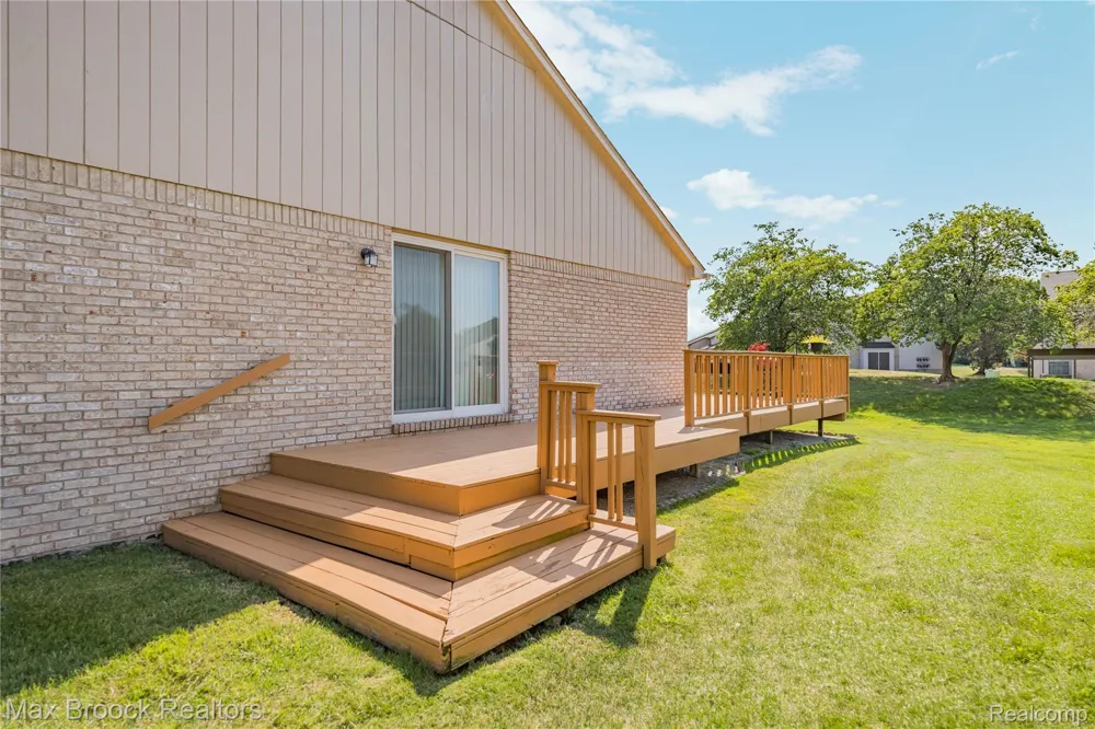 35263 Kings Forest Boulevard Clinton Charter Township, MI 48035