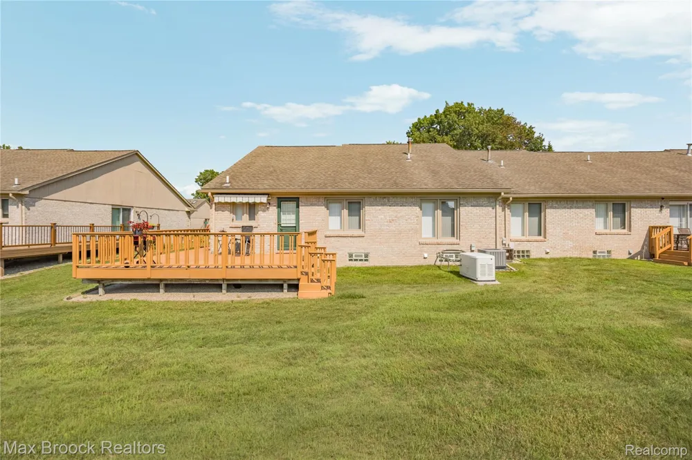 35263 Kings Forest Boulevard Clinton Charter Township, MI 48035