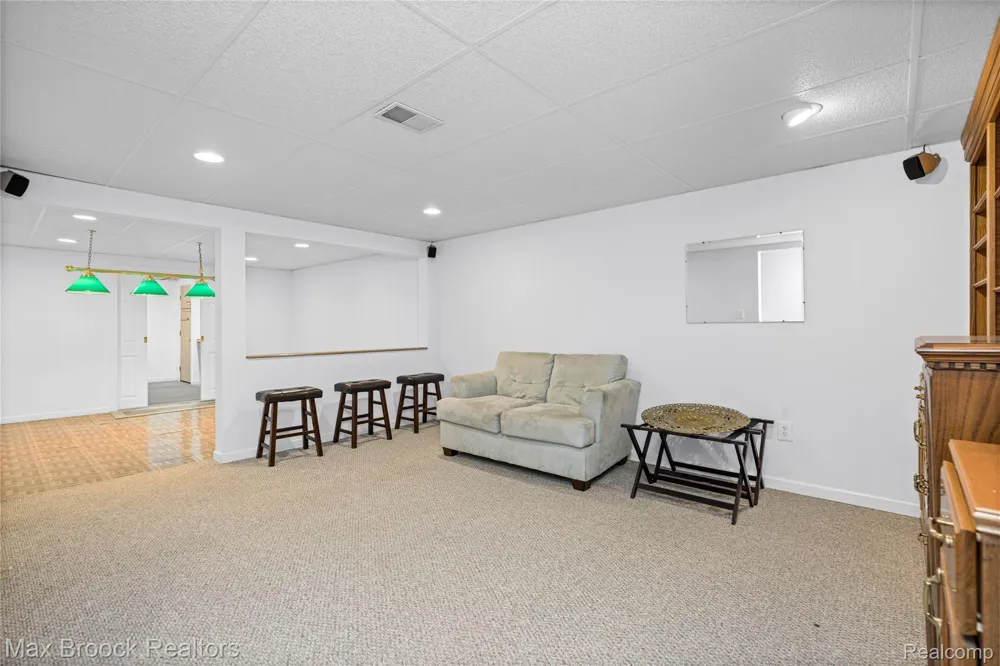 35263 Kings Forest Boulevard Clinton Charter Township, MI 48035
