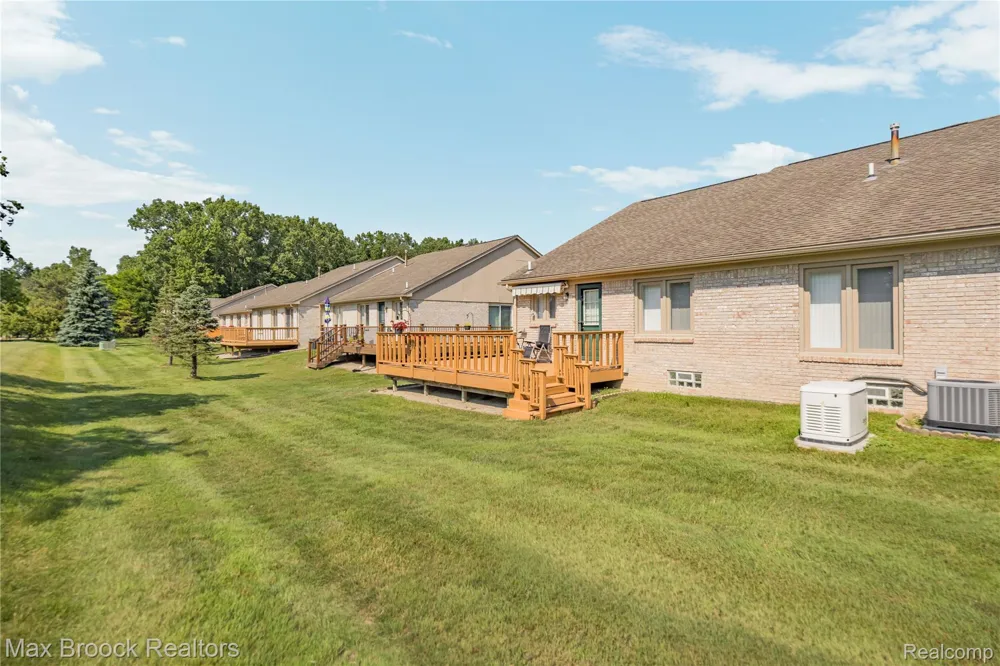 35263 Kings Forest Boulevard Clinton Charter Township, MI 48035