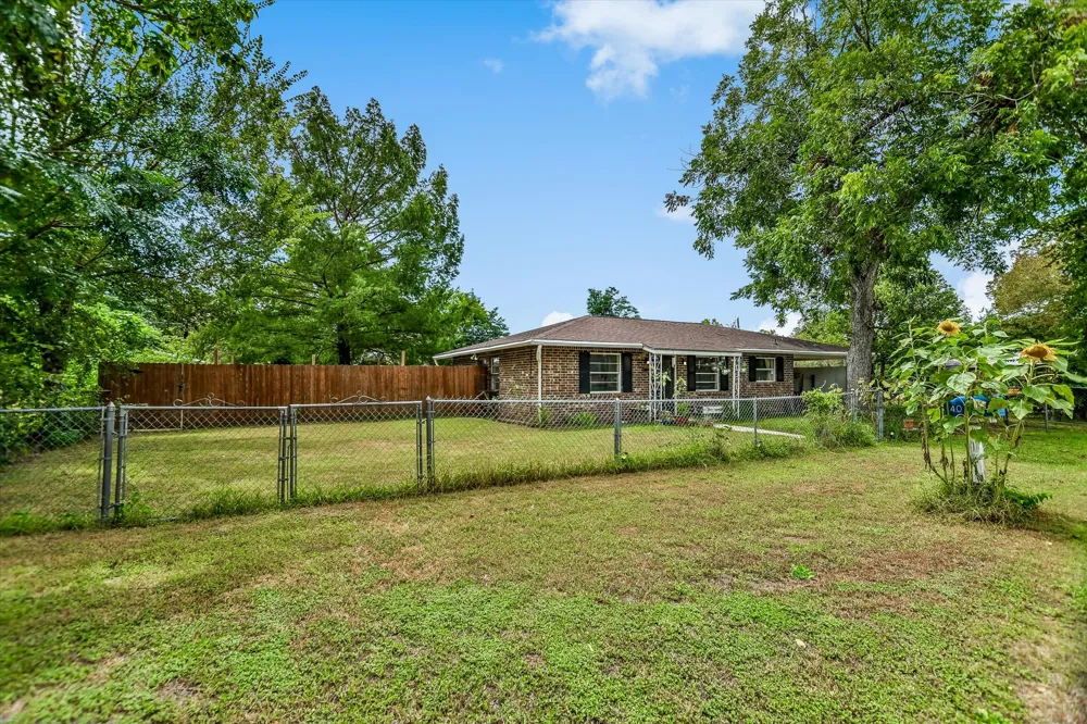 407 Hill Street Smithville, TX 78957