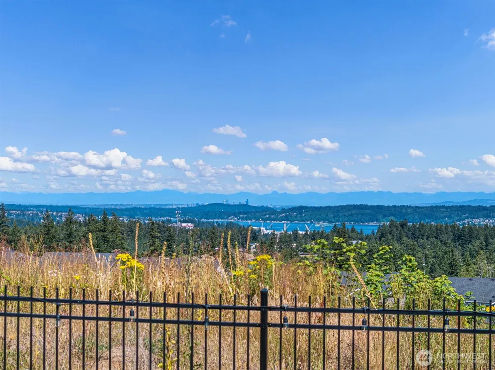 1379 Baker Heights Loop Bremerton, WA 98312