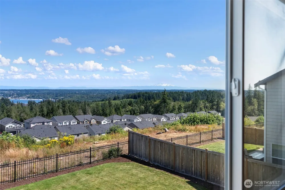 1379 Baker Heights Loop Bremerton, WA 98312