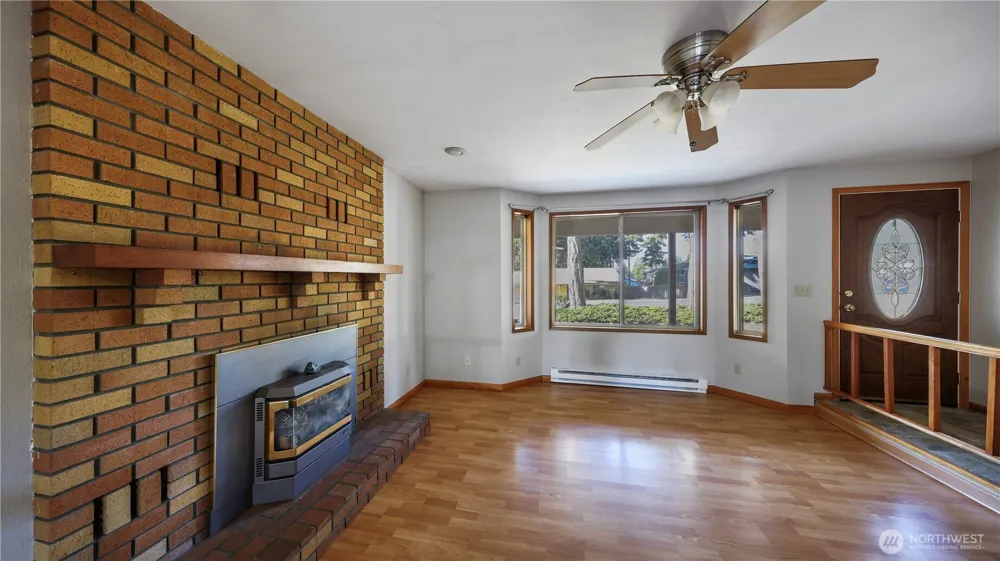 368 NW Columbia Drive Oak Harbor, WA 98277