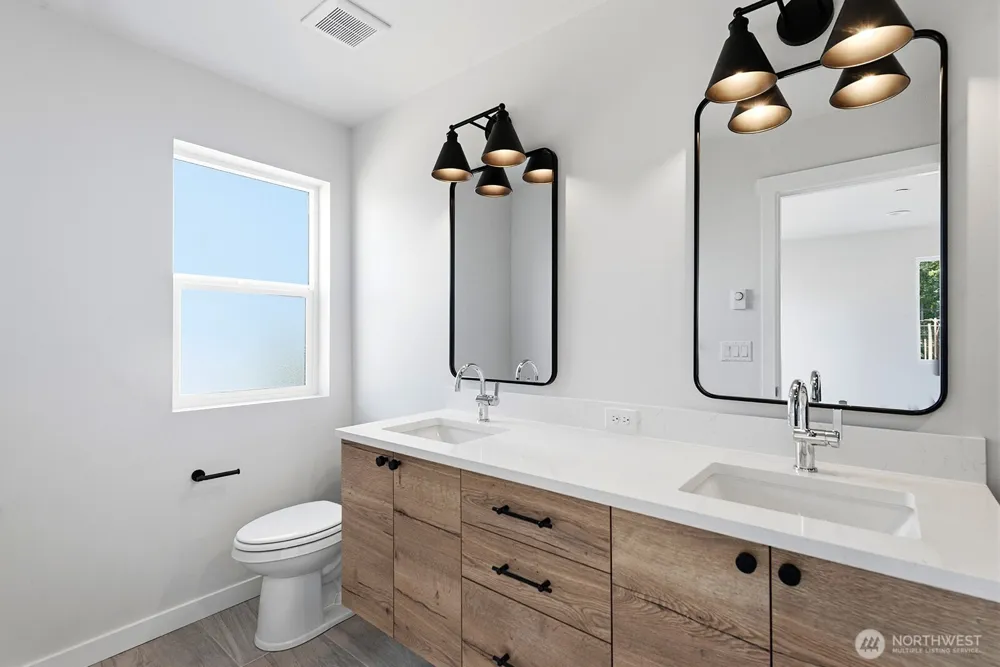 756 NW Holly Street Issaquah, WA 98027