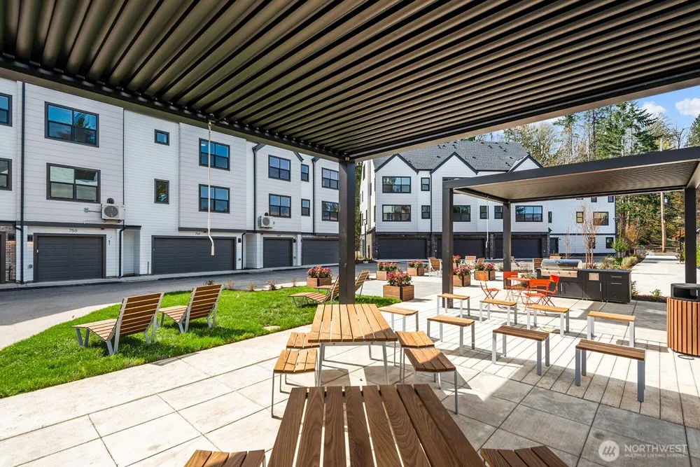 756 NW Holly Street Issaquah, WA 98027