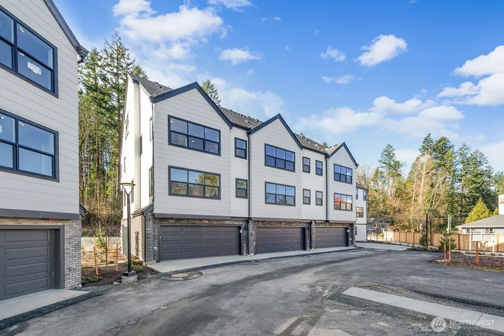 756 NW Holly Street Issaquah, WA 98027