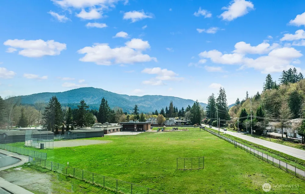 756 NW Holly Street Issaquah, WA 98027