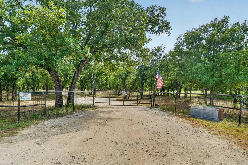 19800 E Fm 1188 Bluff Dale, TX 76433