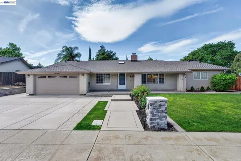 1147 Lomitas Ave