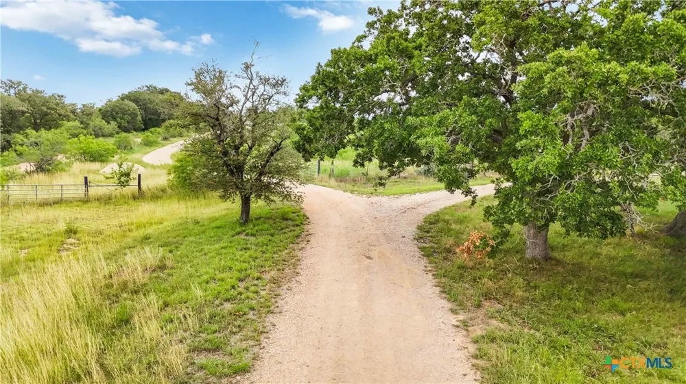 227 Henderson Lane Lockhart, TX 78644