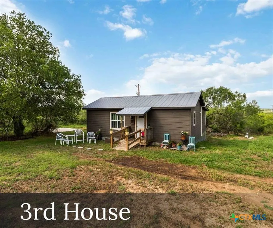 227 Henderson Lane Lockhart, TX 78644