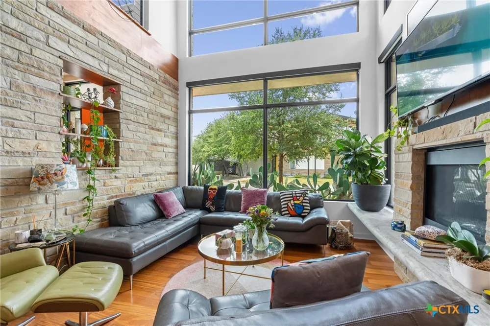 408 Starlight Village Loop #20 Leander, TX 78641