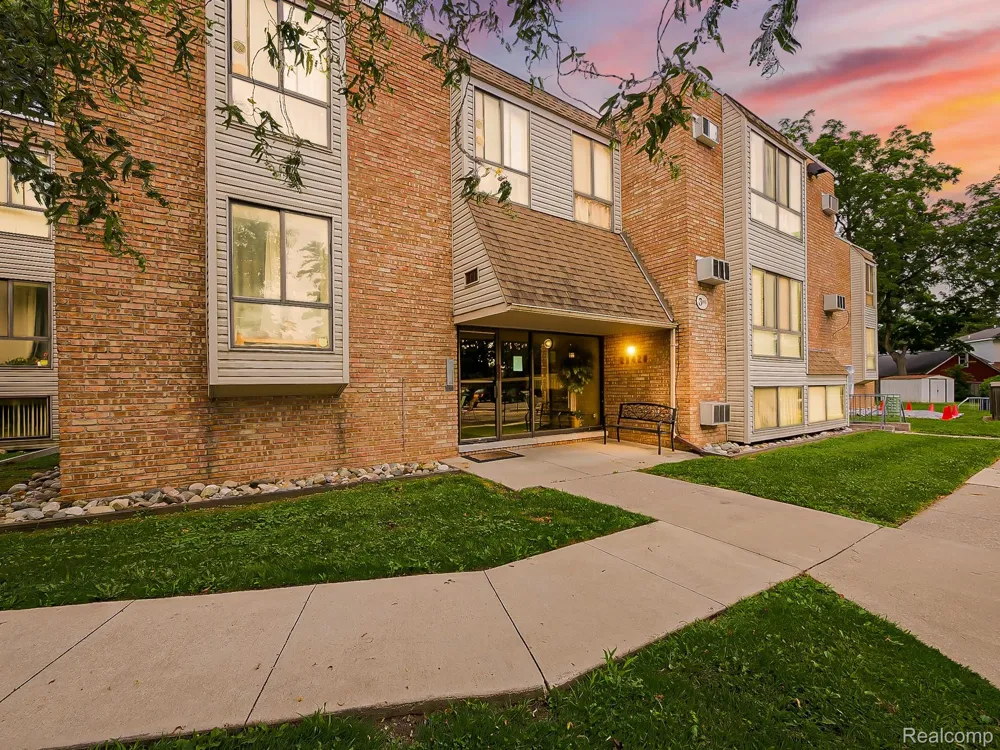 28428 W 8 Mile Road #C10 Farmington Hills City, MI 48336