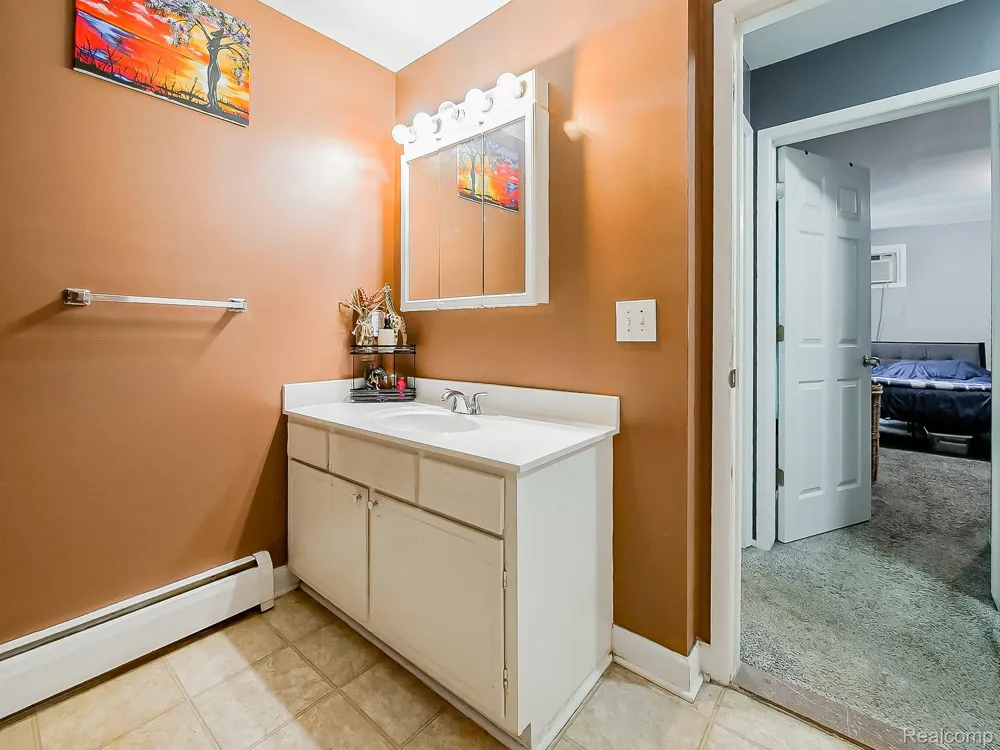 28428 W 8 Mile Road #C10 Farmington Hills City, MI 48336