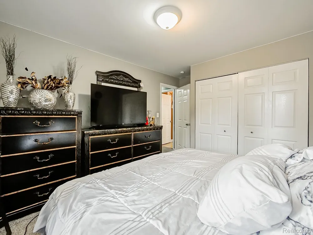 28428 W 8 Mile Road #C10 Farmington Hills City, MI 48336