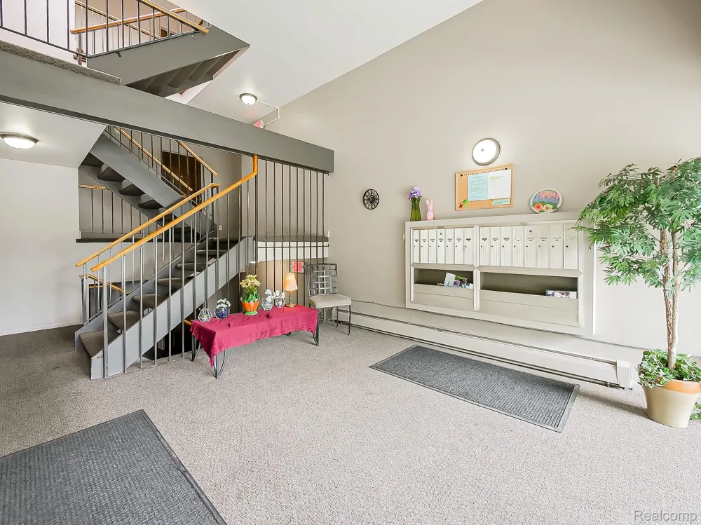 28428 W 8 Mile Road #C10 Farmington Hills City, MI 48336