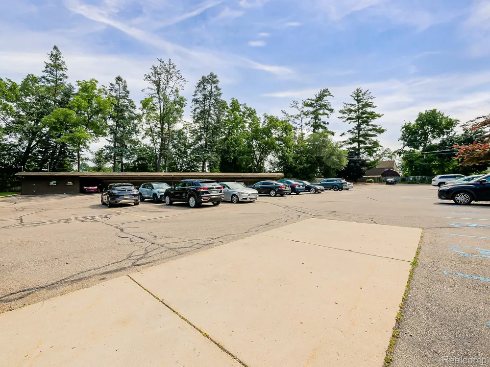 28428 W 8 Mile Road #C10 Farmington Hills City, MI 48336