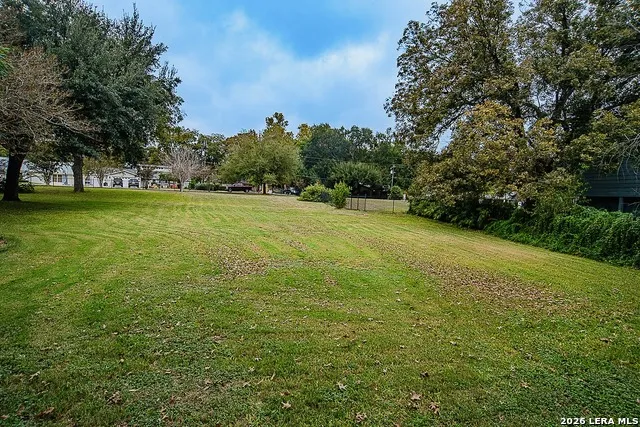 123 ROYAL GEORGE CIR McQueeney, TX 78123