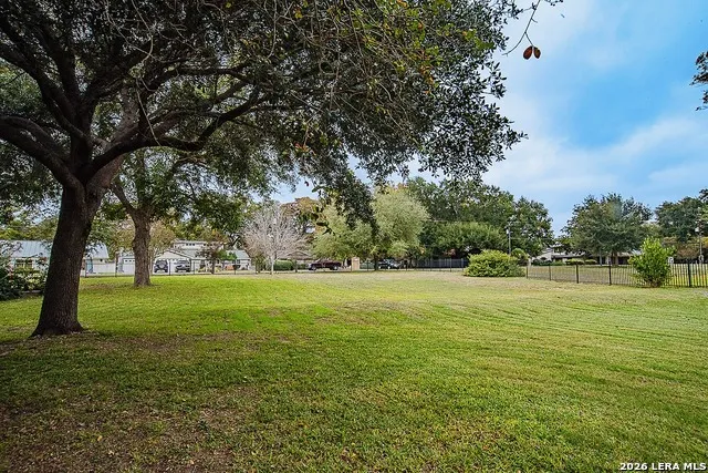 123 ROYAL GEORGE CIR McQueeney, TX 78123