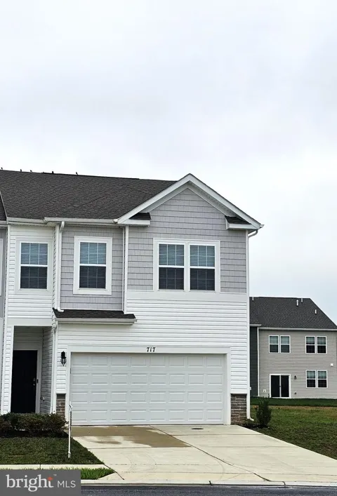 717 PICKEREL PLACE