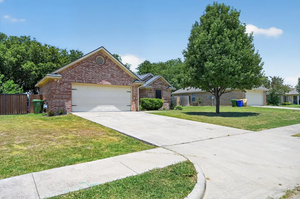 127 Point Drive Krum, TX 76249