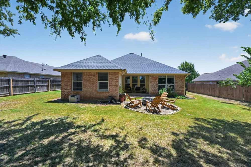 127 Point Drive Krum, TX 76249