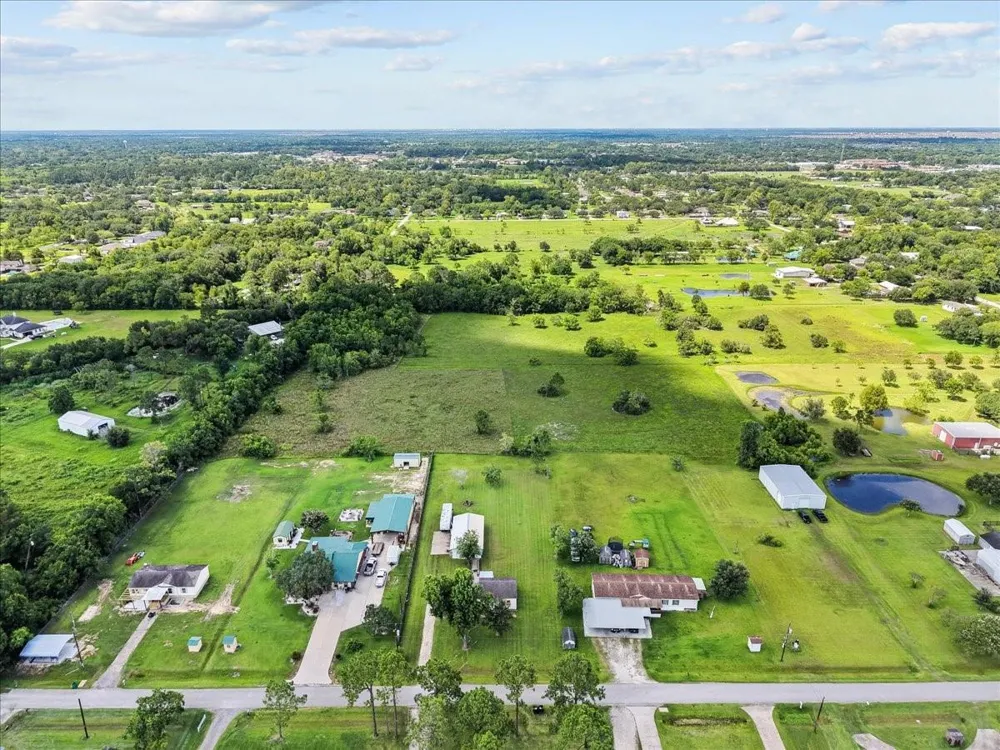 2 Avenue P Santa Fe, TX 77510