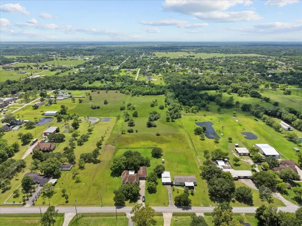 2 Avenue P Santa Fe, TX 77510