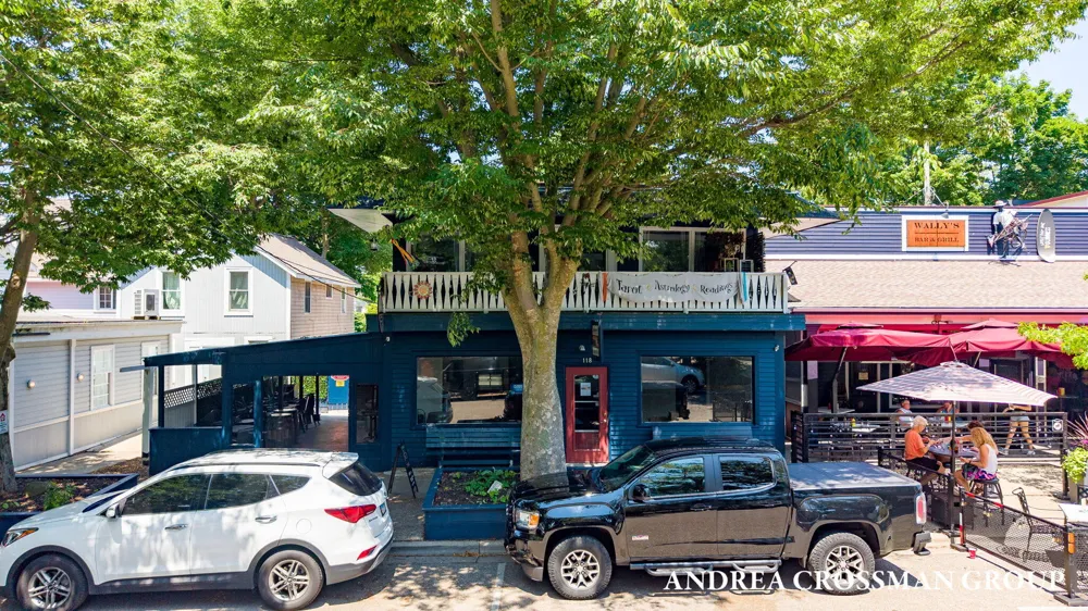 118 Hoffman Street Saugatuck, MI 49453