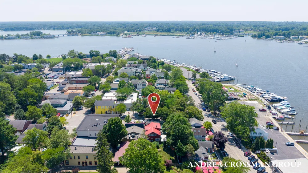 118 Hoffman Street Saugatuck, MI 49453