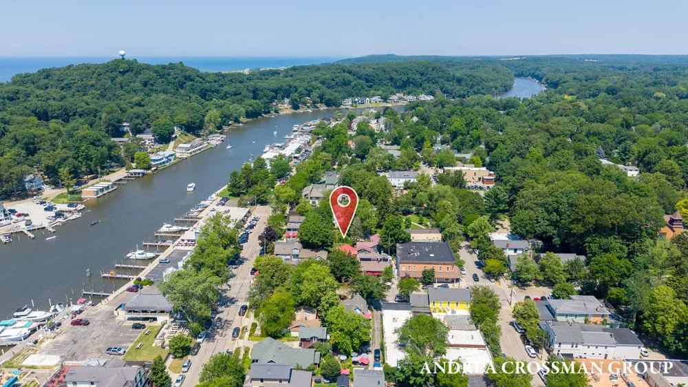 118 Hoffman Street Saugatuck, MI 49453