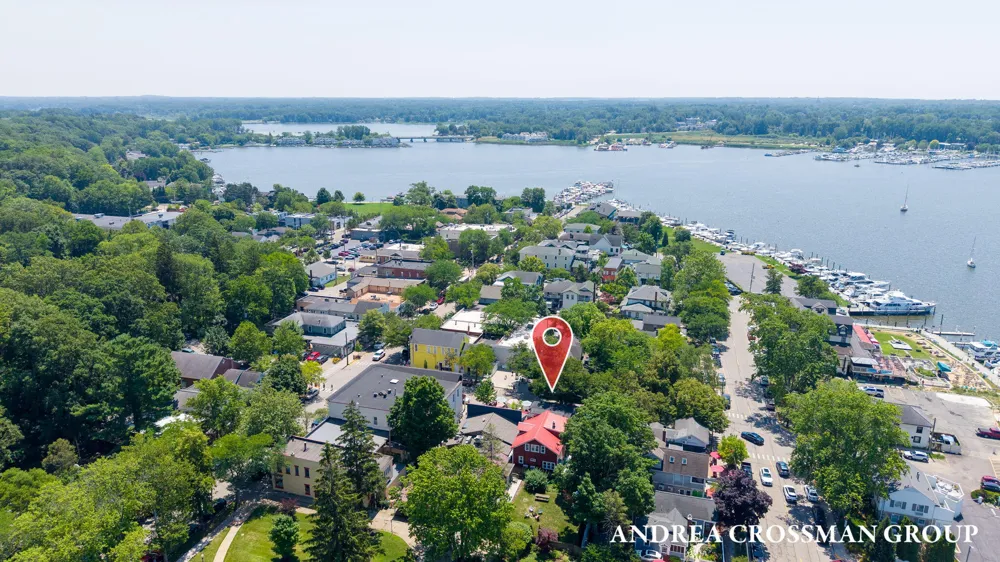 118 Hoffman Street Saugatuck, MI 49453
