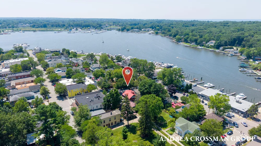 118 Hoffman Street Saugatuck, MI 49453