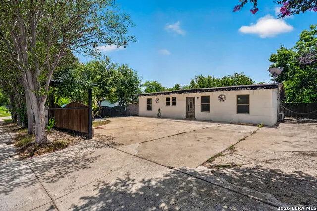 6134 bright valley dr San Antonio, TX 78242
