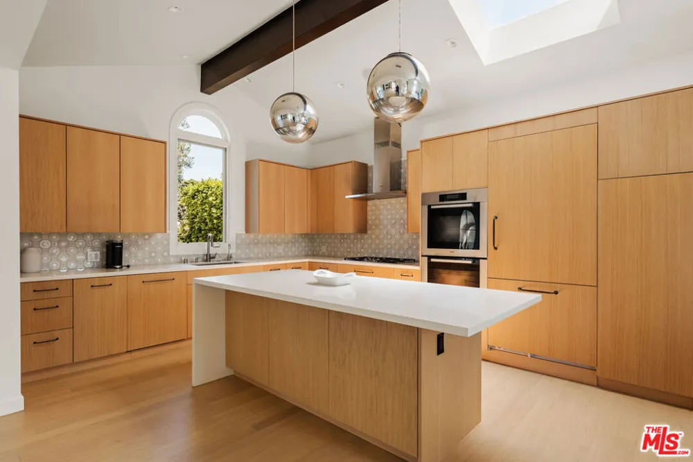 647 Toyopa Drive Pacific Palisades, CA 90272