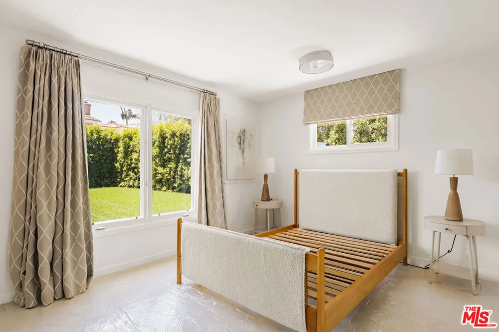 647 Toyopa Drive Pacific Palisades, CA 90272