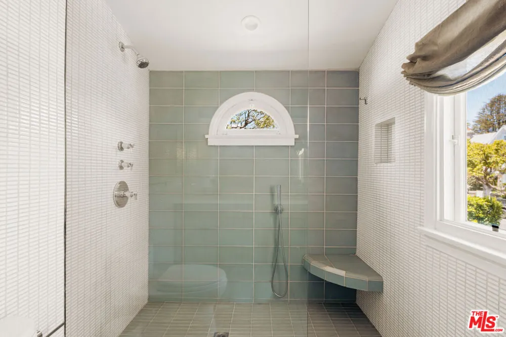 647 Toyopa Drive Pacific Palisades, CA 90272