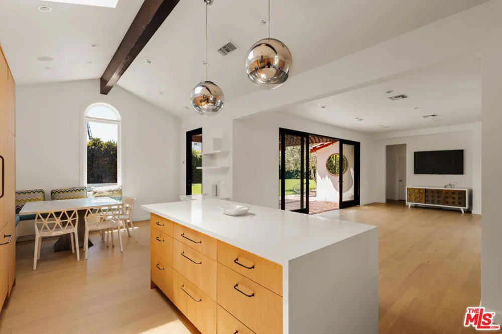 647 Toyopa Drive Pacific Palisades, CA 90272