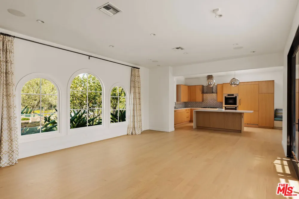 647 Toyopa Drive Pacific Palisades, CA 90272