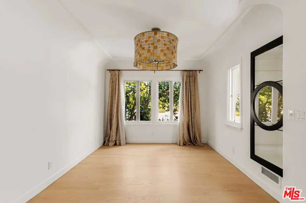 647 Toyopa Drive Pacific Palisades, CA 90272