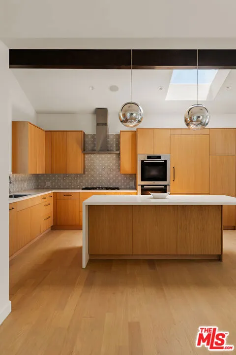 647 Toyopa Drive Pacific Palisades, CA 90272