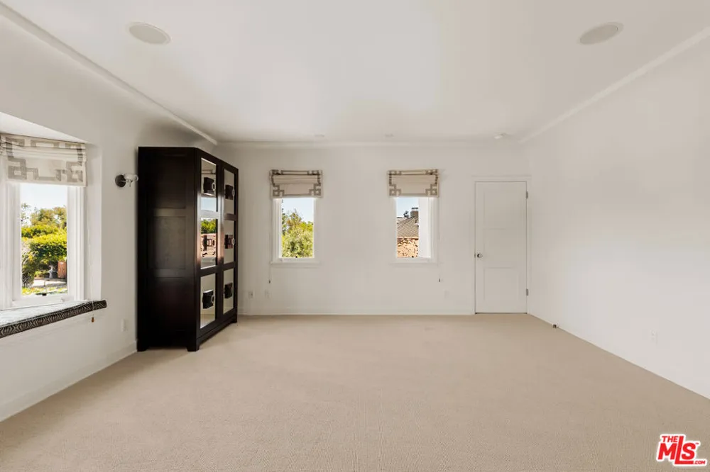 647 Toyopa Drive Pacific Palisades, CA 90272