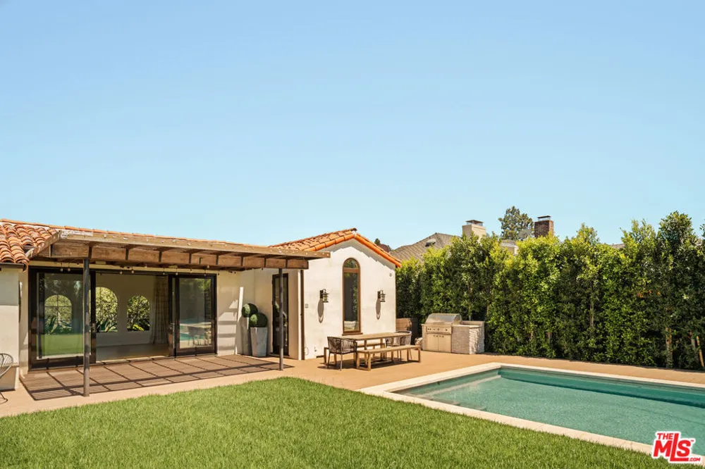 647 Toyopa Drive Pacific Palisades, CA 90272